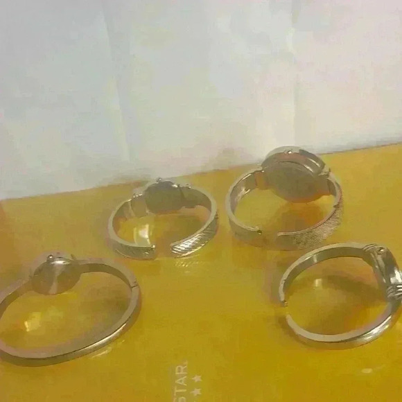 4 Quartz Silver Watches - Picture 7 of 8